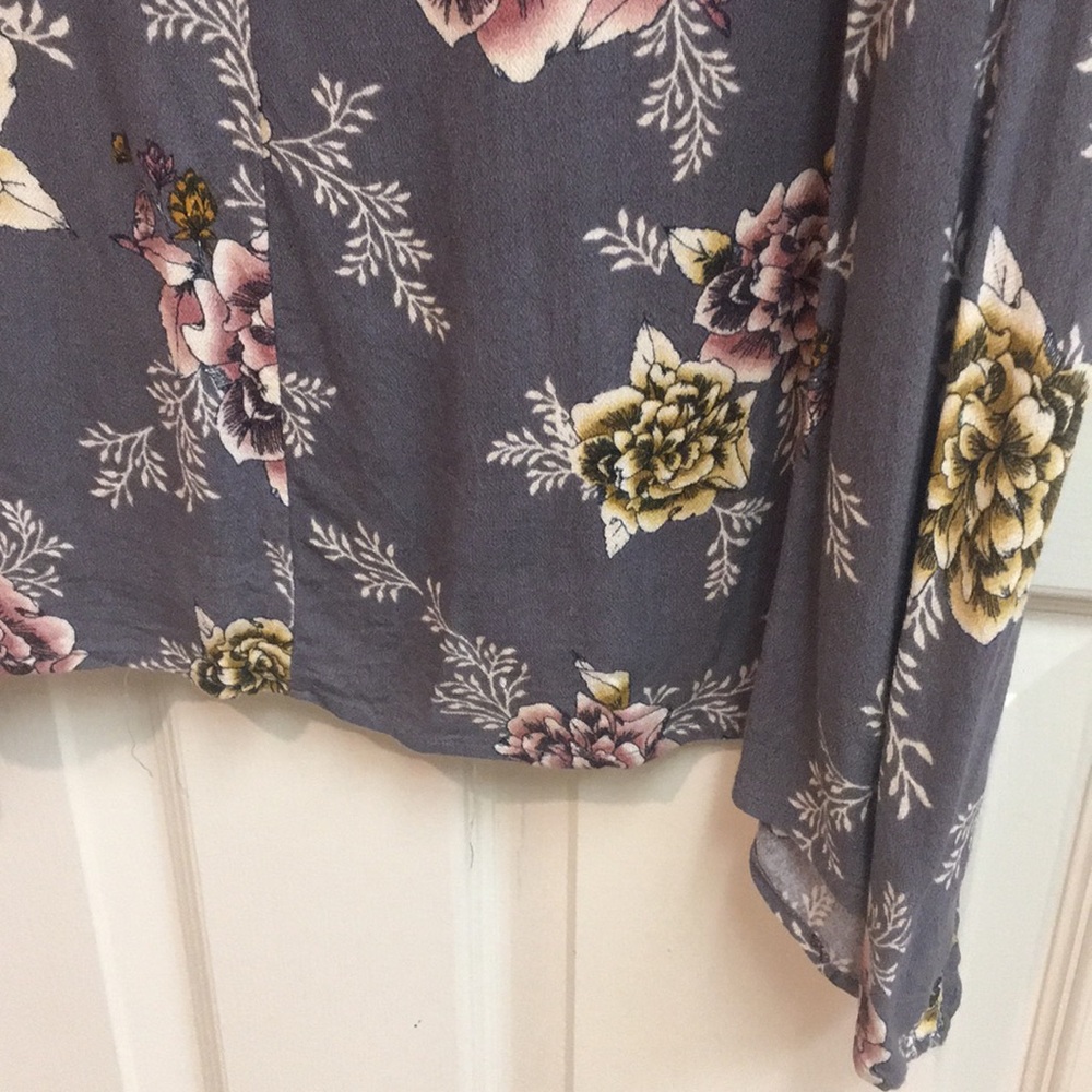Floral Lace Trim Women Top - Picture 6 of 7